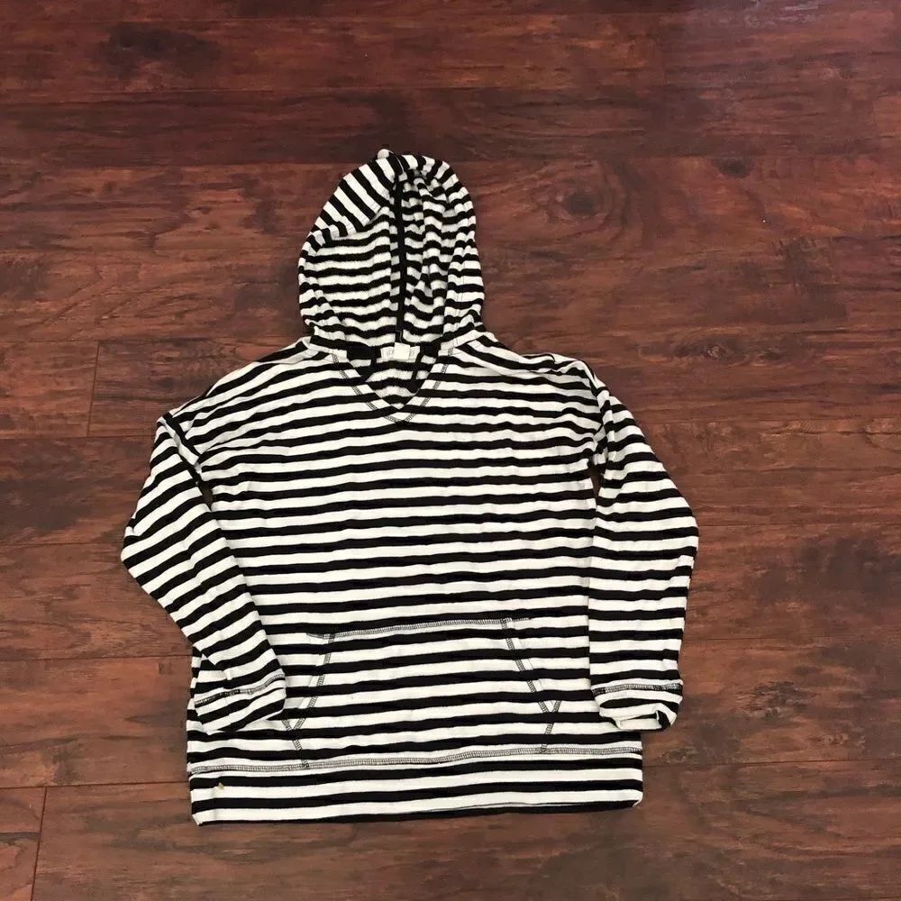 Forever 21 hoodi sweater black and white Used